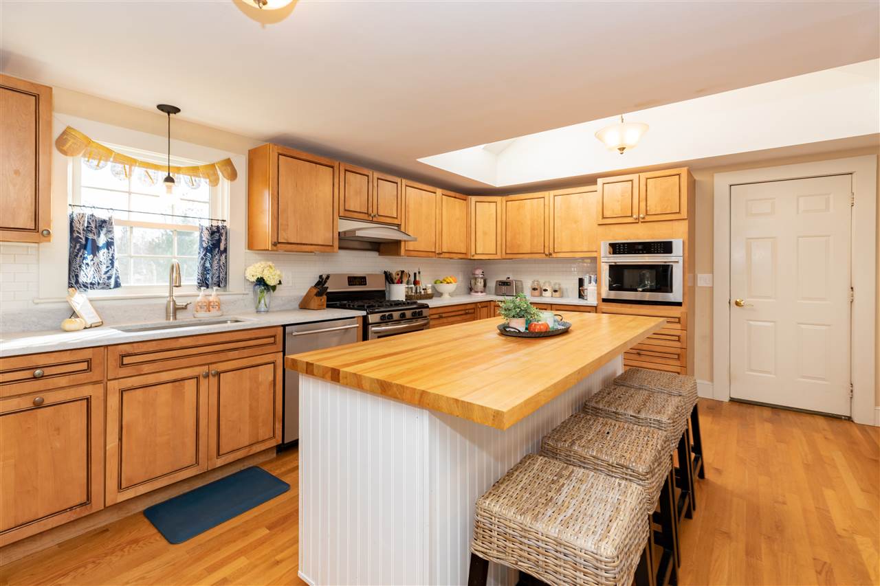 38 Hobbs Road North Hampton, NH 03862 - Photo 3 of 28
