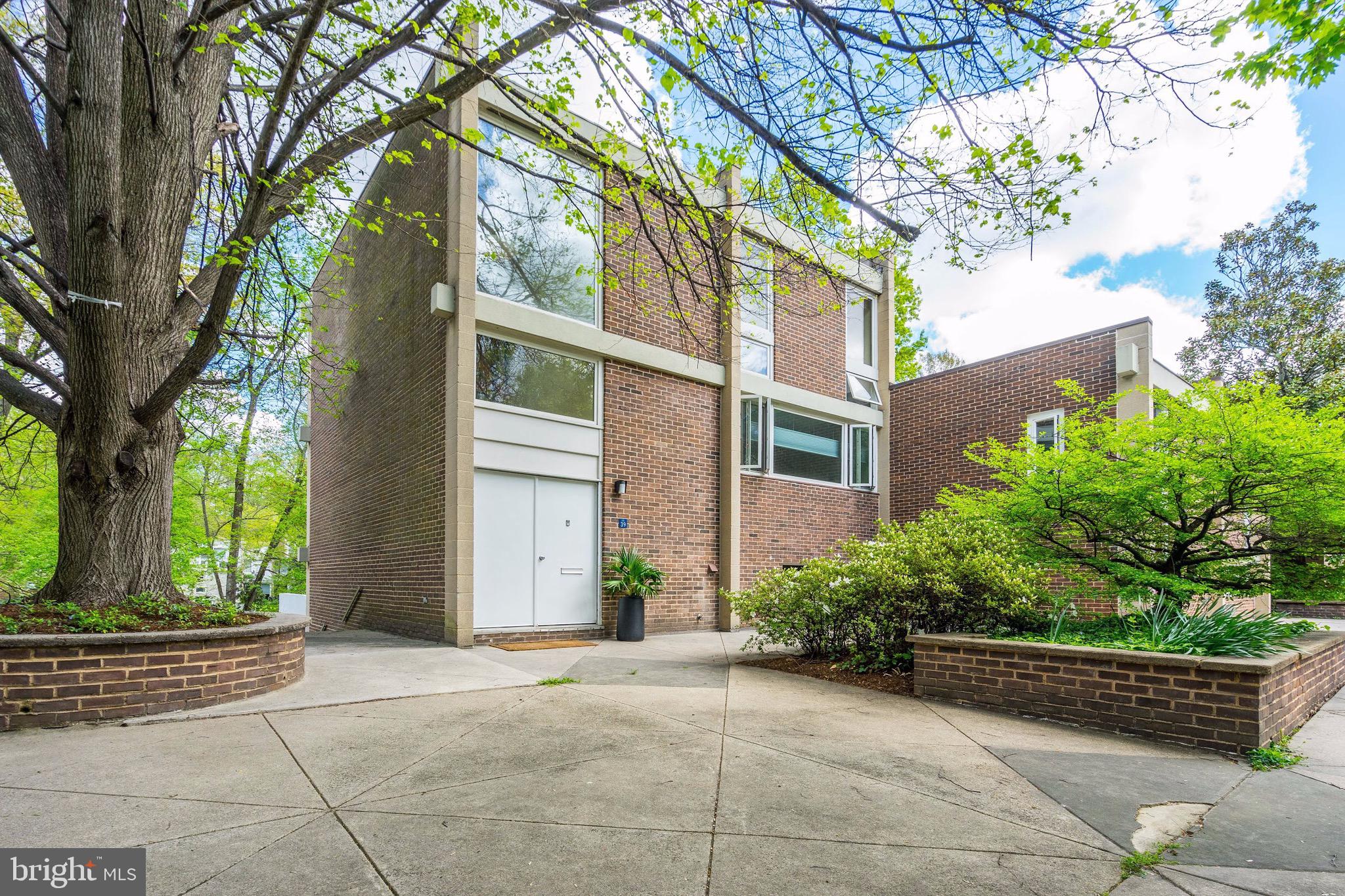 11539 Maple Ridge Road Reston, VA 20190 - Photo 1 of 29 Charles Goodman Architecture
