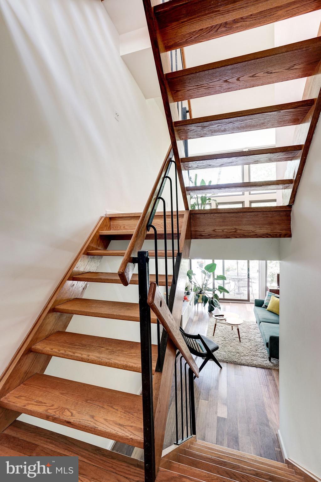 11539 Maple Ridge Road Reston, VA 20190 - Photo 2 of 29 Original hardwood floating stairs