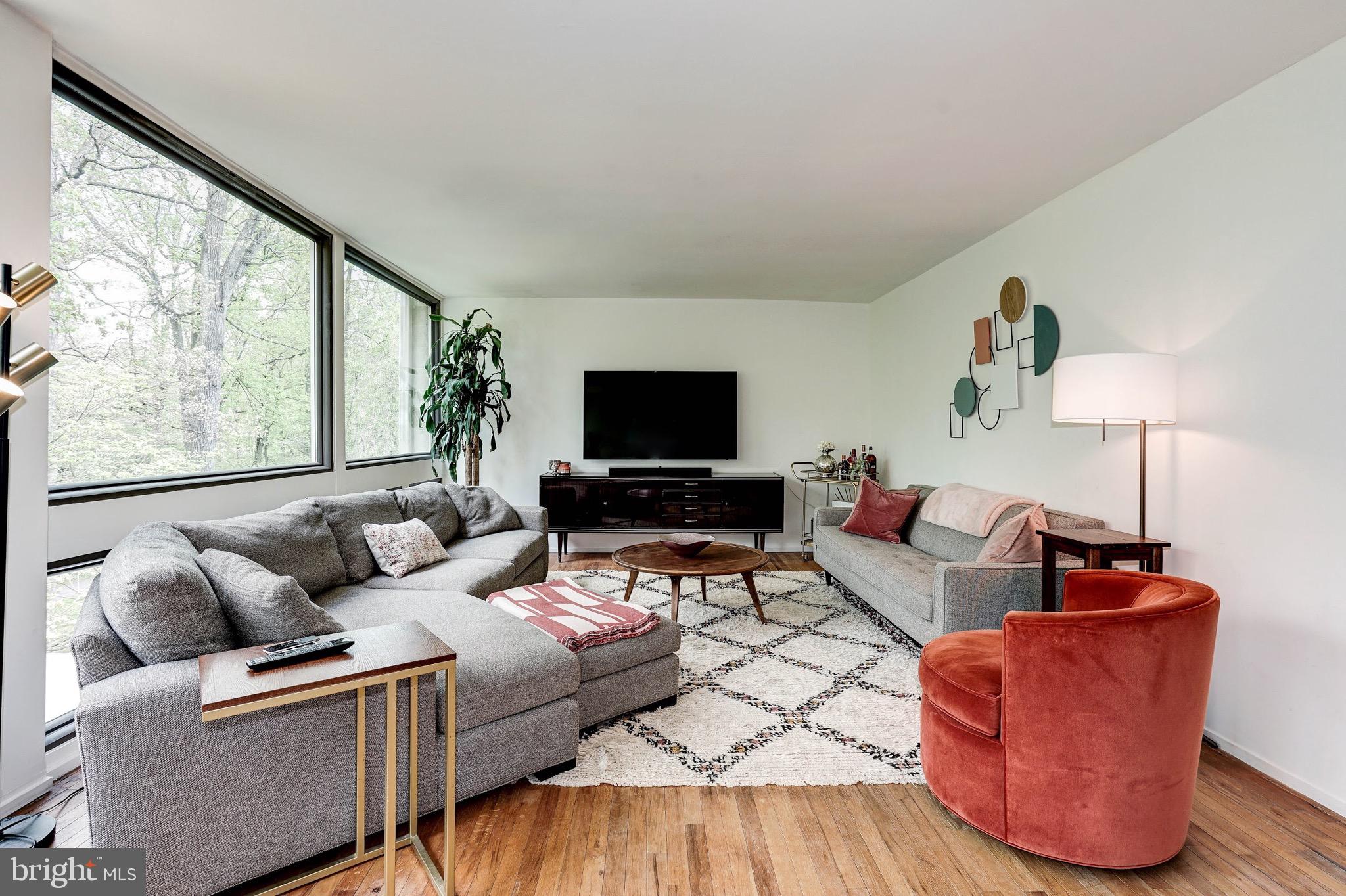 11539 Maple Ridge Road Reston, VA 20190 - Photo 15 of 29 2nd level living area with incredible views!