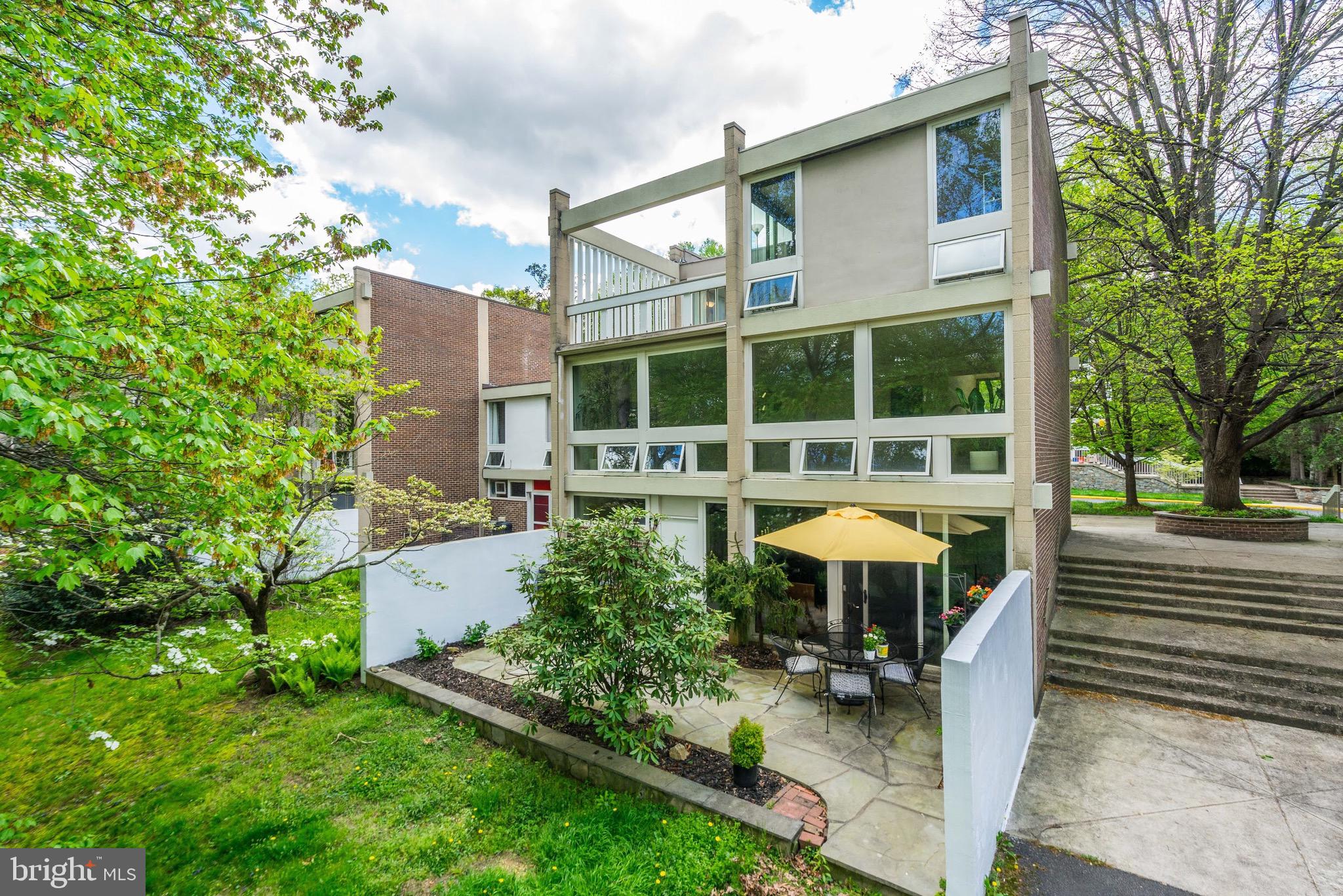 11539 Maple Ridge Road Reston, VA 20190 - Photo 28 of 29 Wall to windows/Floor to ceiling!