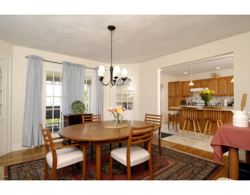 34 Stoneleigh Road Watertown, MA 02472 - Photo 2 of 4 Gallery Image 2