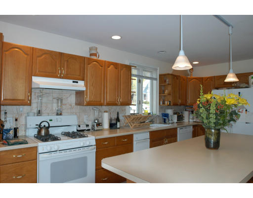 34 Stoneleigh Road Watertown, MA 02472 - Photo 3 of 4 Gallery Image 3