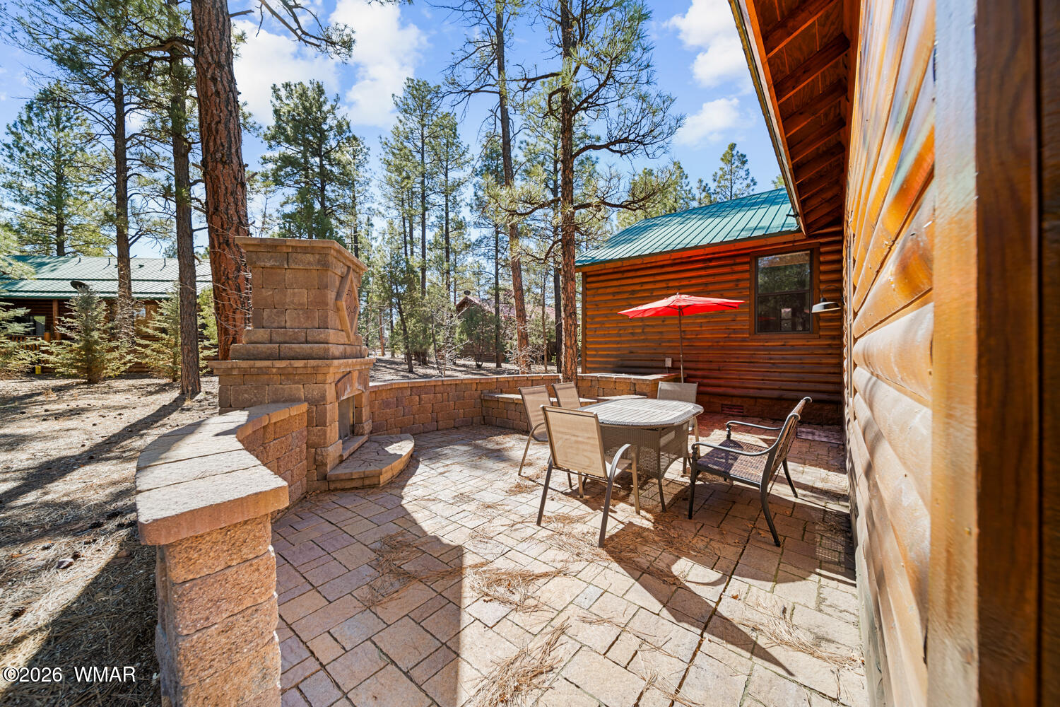 1041 South Pinon Circle Show Low, AZ 85901 - Photo 25 of 29 a outdoor space with the couches and a dining table with the garden view