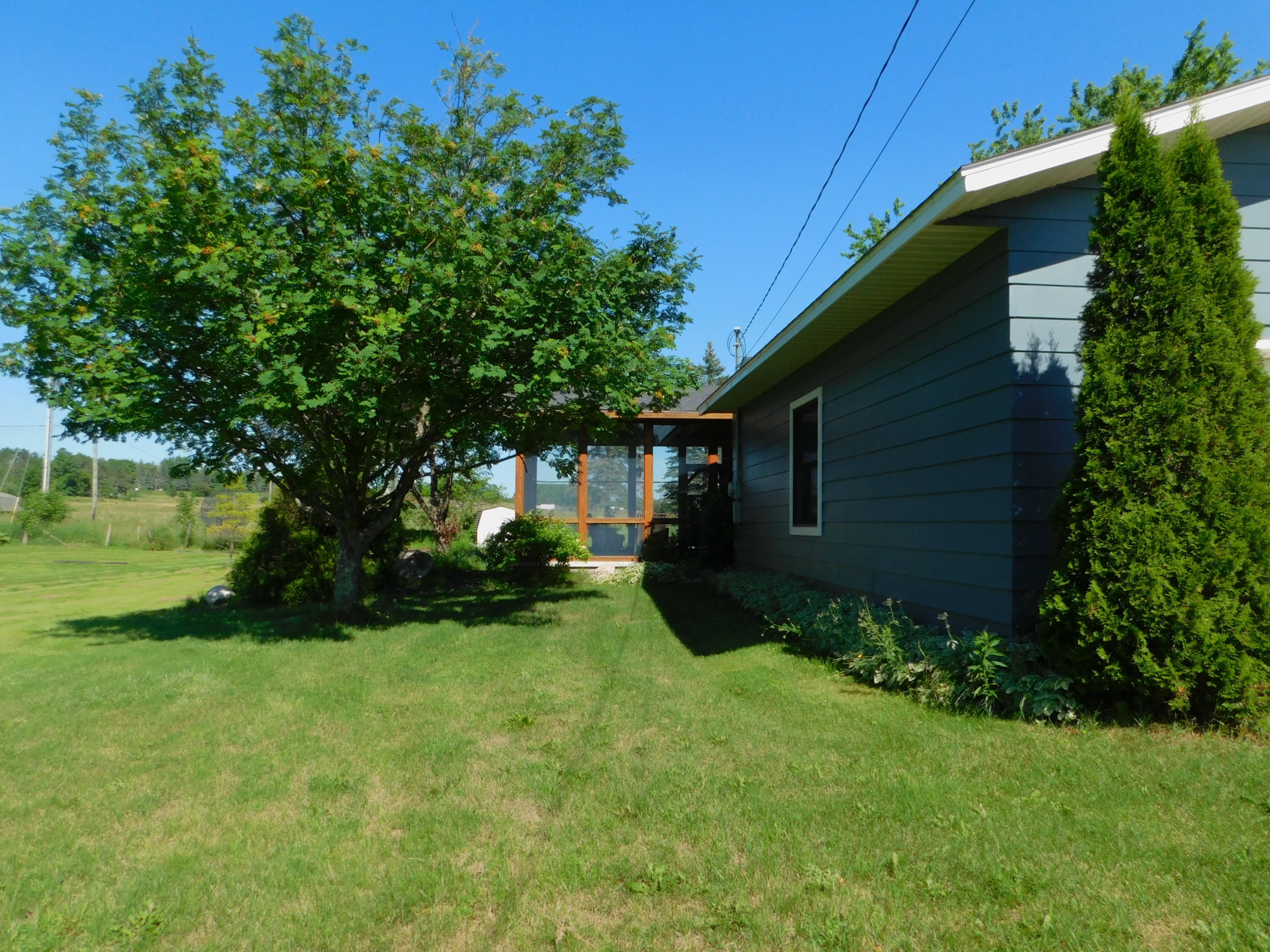 10642 Moonlight Bay Road Cheboygan, MI 49721 - Photo 4 of 17 Gallery Image 4