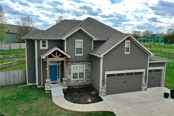 1702 Bay Court, Kearney, MO 64060