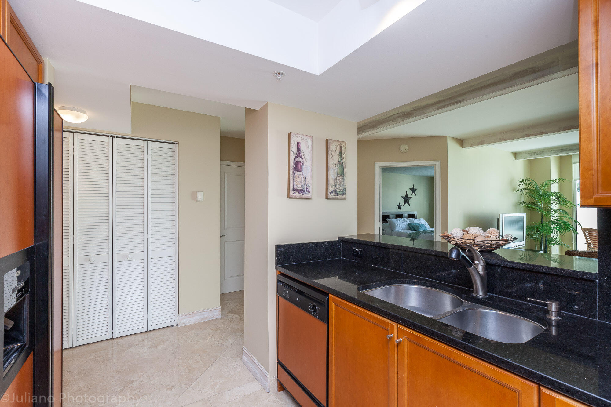 99 Southeast Mizner Boulevard, Unit 323 Boca Raton, FL 33432 - Photo 6 of 17 IMG_3500