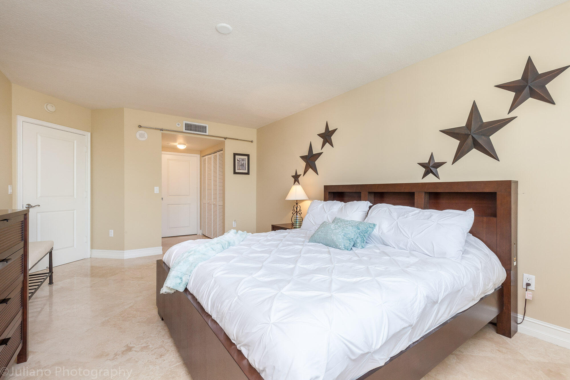 99 Southeast Mizner Boulevard, Unit 323 Boca Raton, FL 33432 - Photo 9 of 17 IMG_3454