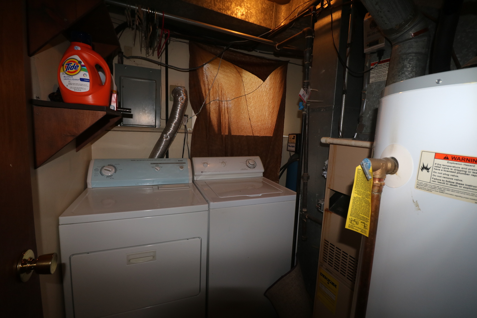 589 Redwood Road Bolingbrook, IL 60440 - Photo 14 of 18 a utility room with dryer and washer