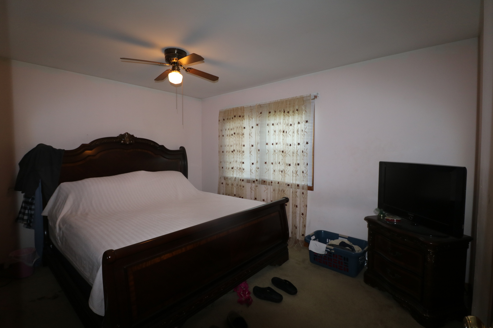 589 Redwood Road Bolingbrook, IL 60440 - Photo 7 of 18 a bedroom with a bed and a chandelier
