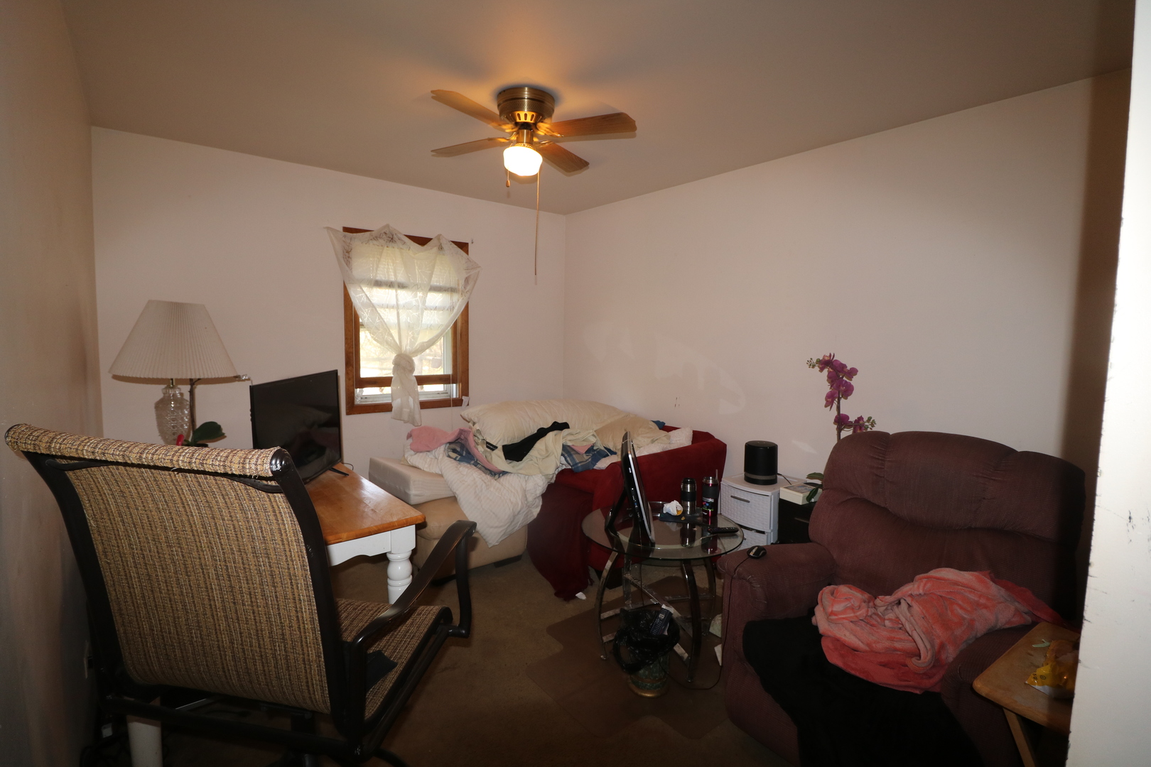 589 Redwood Road Bolingbrook, IL 60440 - Photo 8 of 18 a living room with furniture and a chandelier