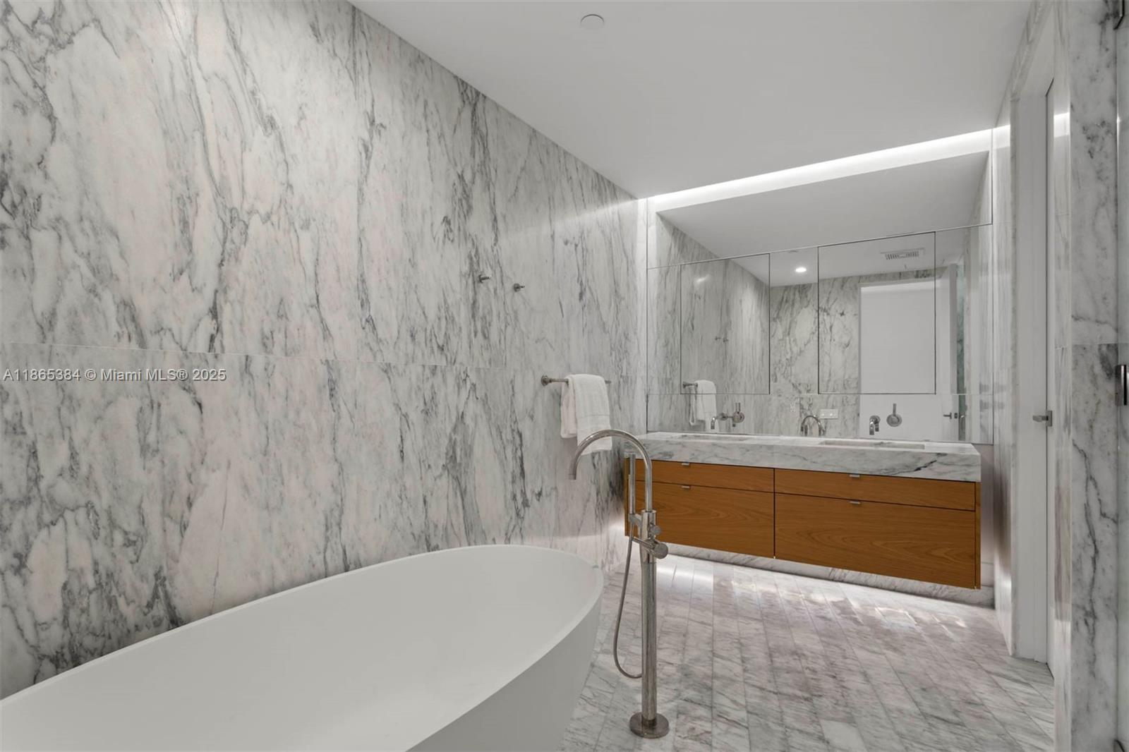 1300 Monad Terrace, Unit 11C Miami Beach, FL 33139 - Photo 8 of 29 a view of room with tub and sink