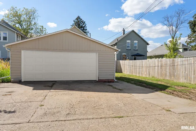 $155,000 | 2326 5th Street, Moline, IL 61265