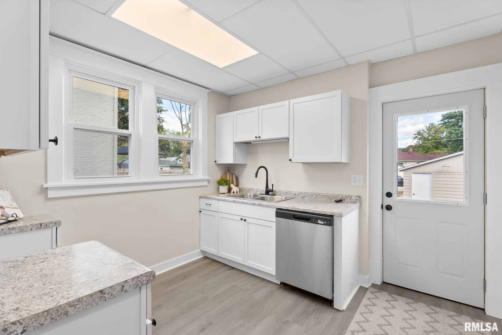 2326 5th Street Moline, IL 61265 - Photo 3 of 22