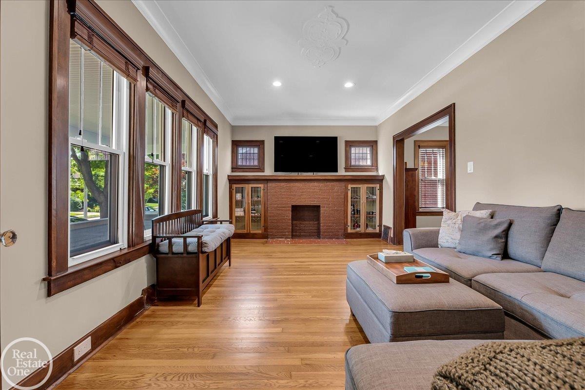 1357 Nottingham Road Grosse Pointe Park, MI 48230 - Photo 7 of 38