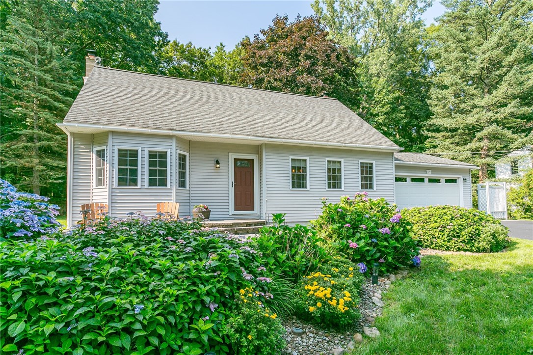 174 Dickinson Road Webster, NY 14580 - Photo 3 of 41