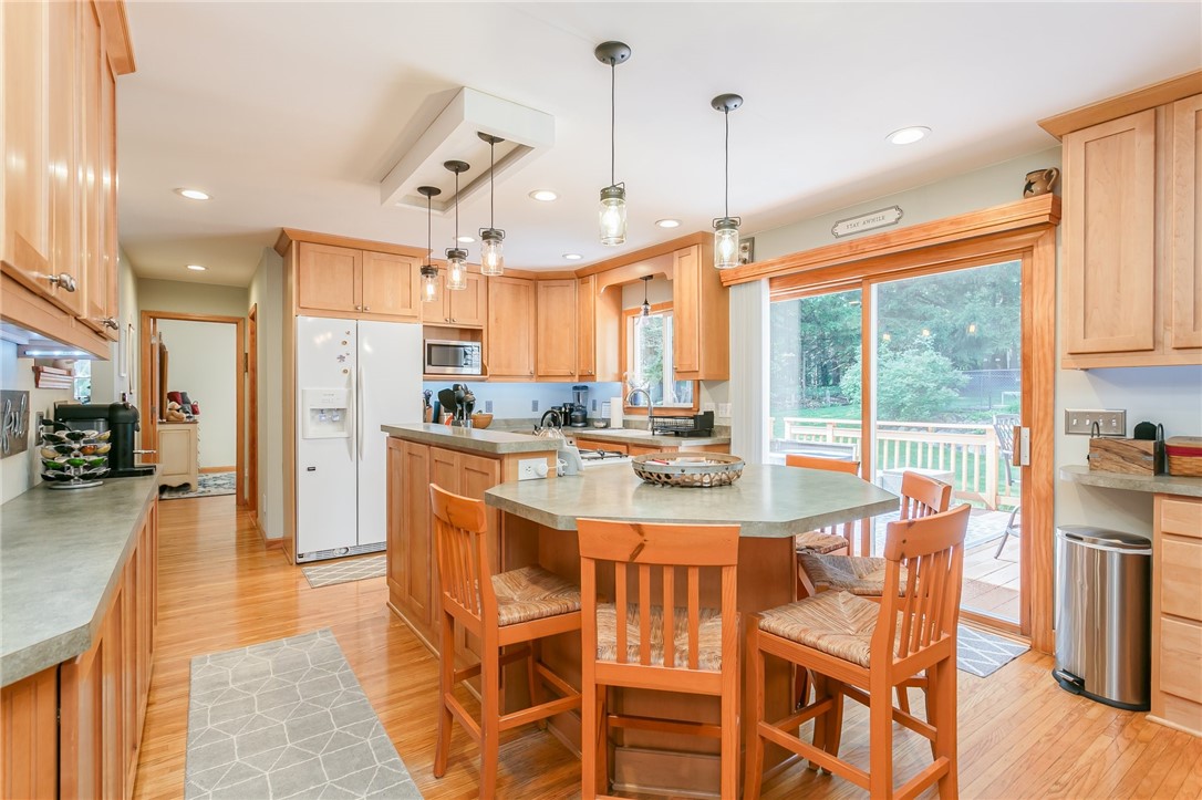 174 Dickinson Road Webster, NY 14580 - Photo 10 of 41