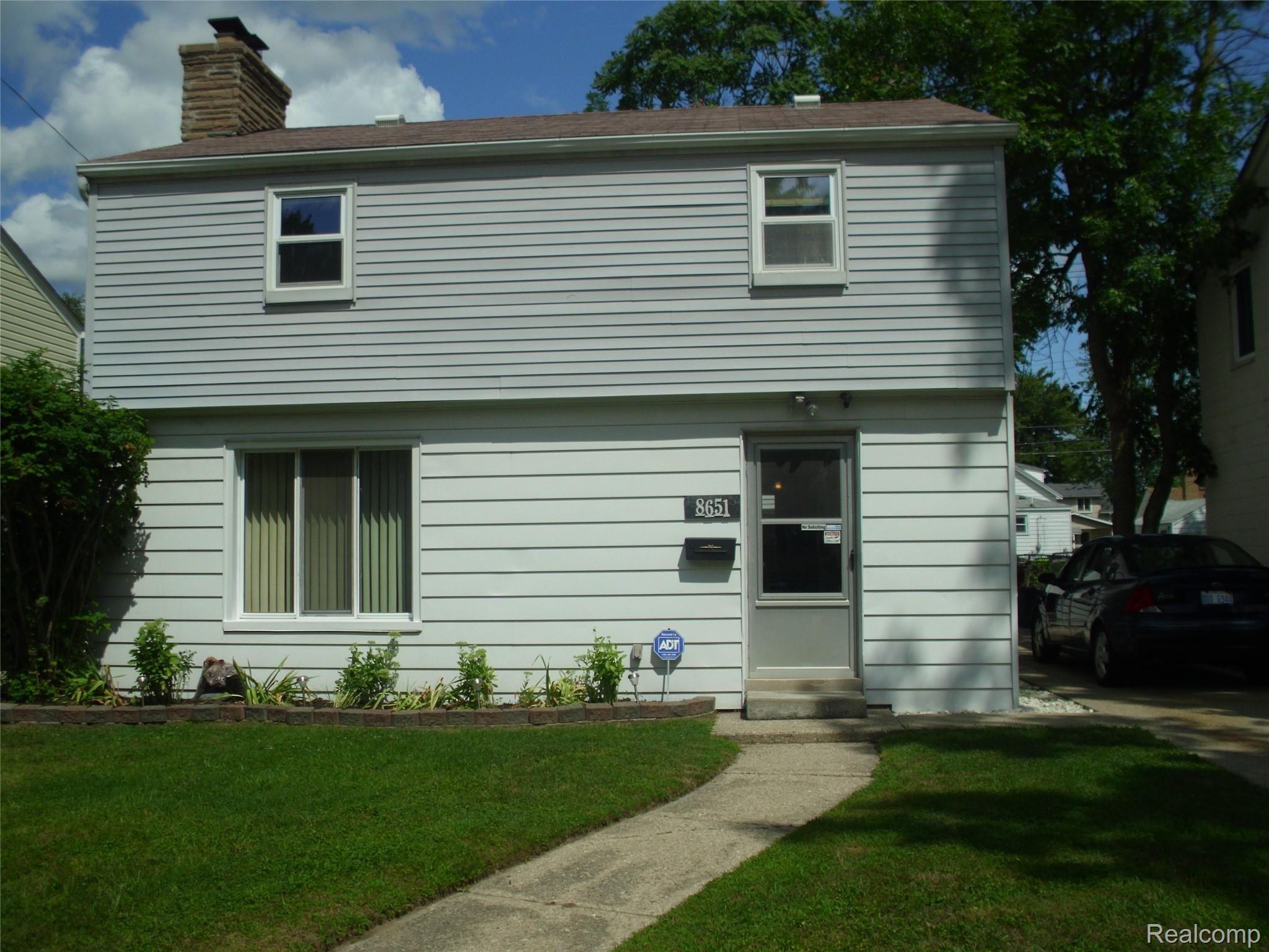 8651 Harding Street Center Line, MI 48015 - Photo 2 of 43 DSCI3149.JPG