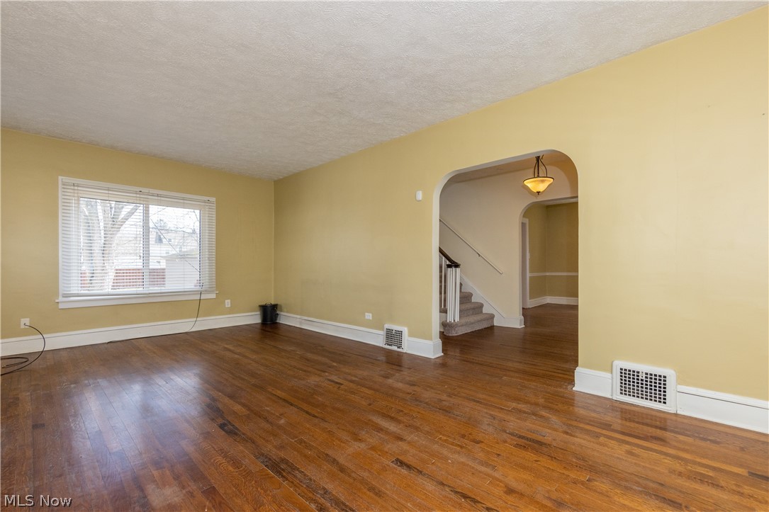 2619 Princeton Road Cleveland, OH 44118 - Photo 5 of 27