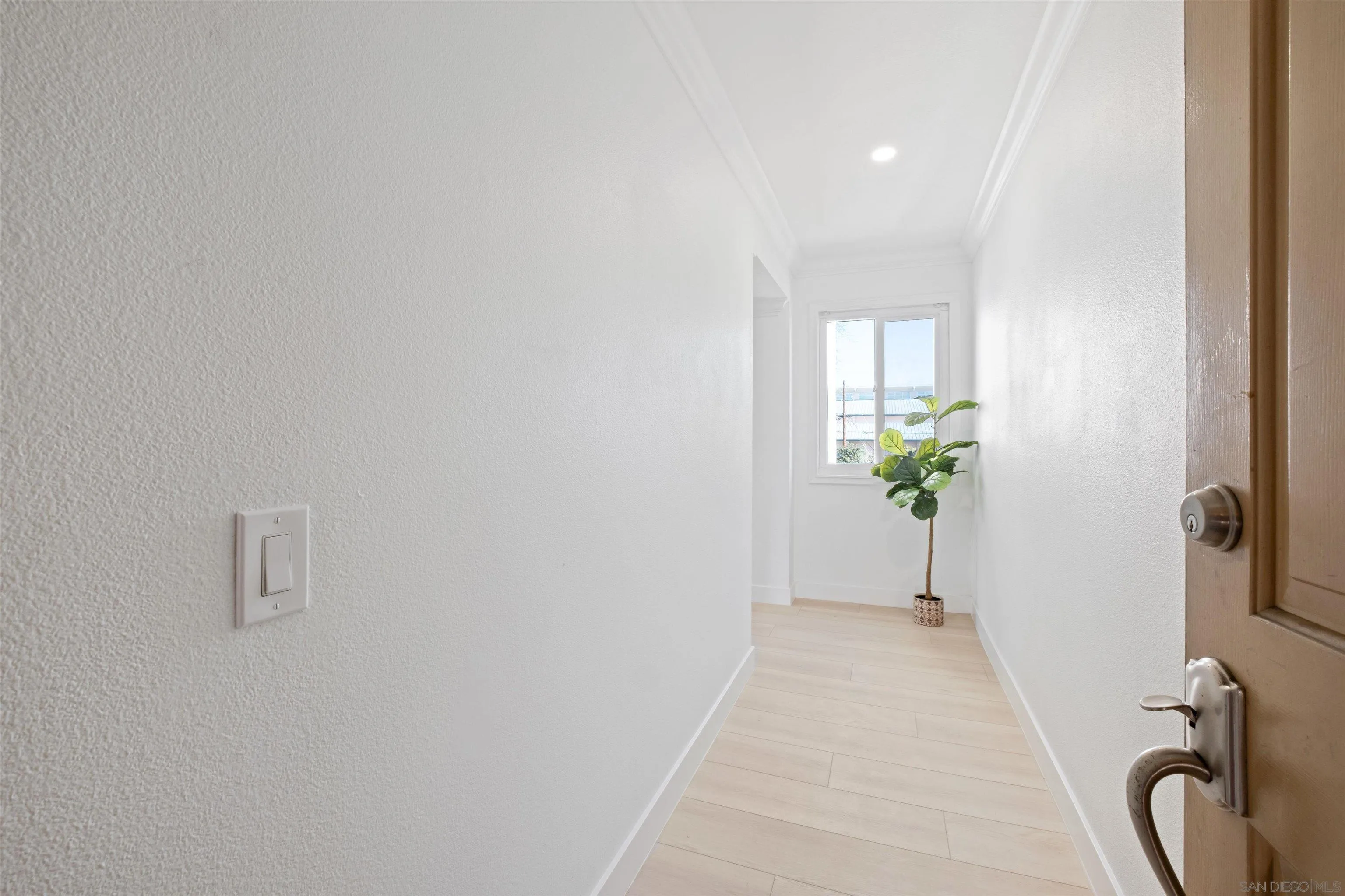 300 Roanoke Road, Unit 11 El Cajon, CA 92020 - Photo 7 of 28 a view of a hallway with a potted plant