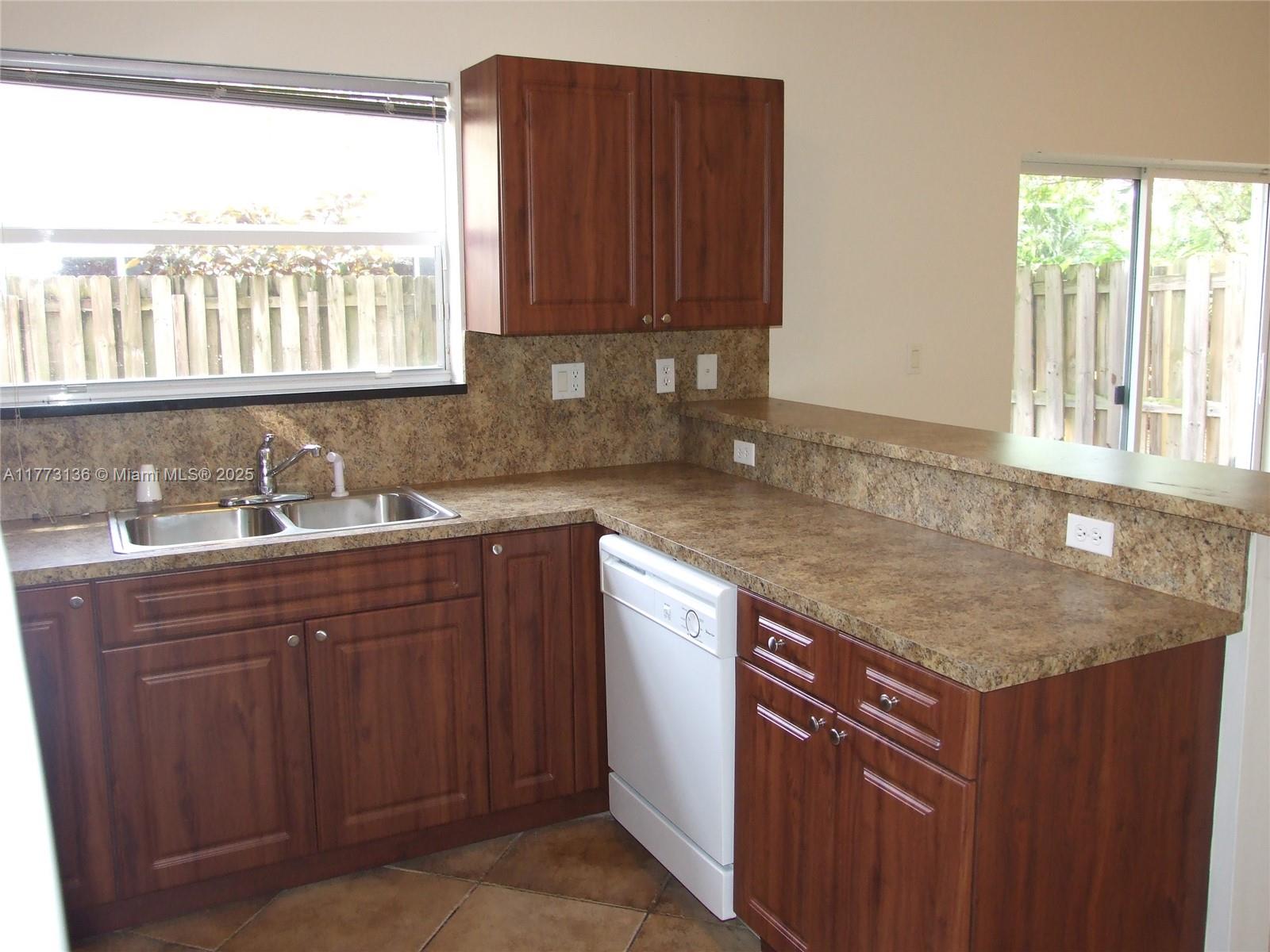 14082 Southwest 50th Court Miramar, FL 33027 - Photo 3 of 20