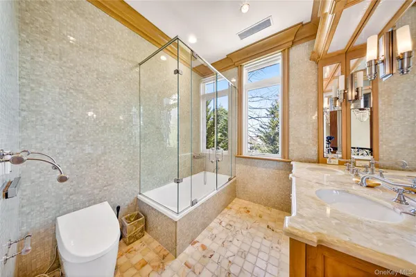 $4,990,000 | 17 North Drive | Whitestone