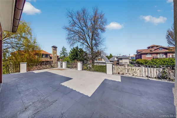 $4,990,000 | 17 North Drive | Whitestone