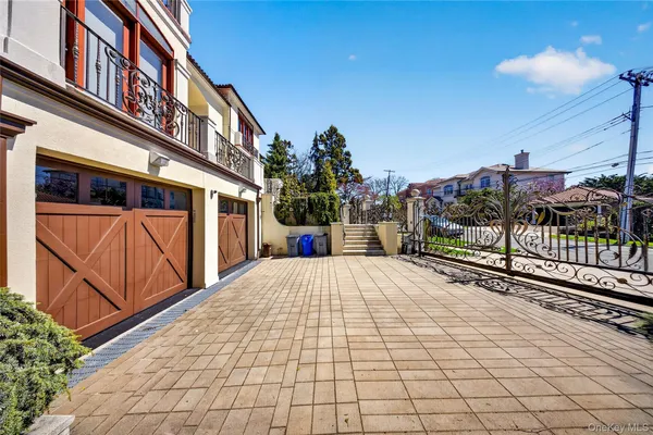 $4,990,000 | 17 North Drive | Whitestone