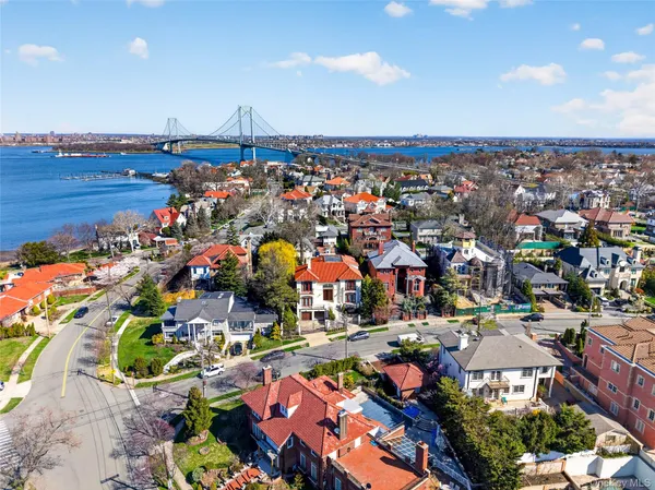 $4,990,000 | 17 North Drive | Whitestone