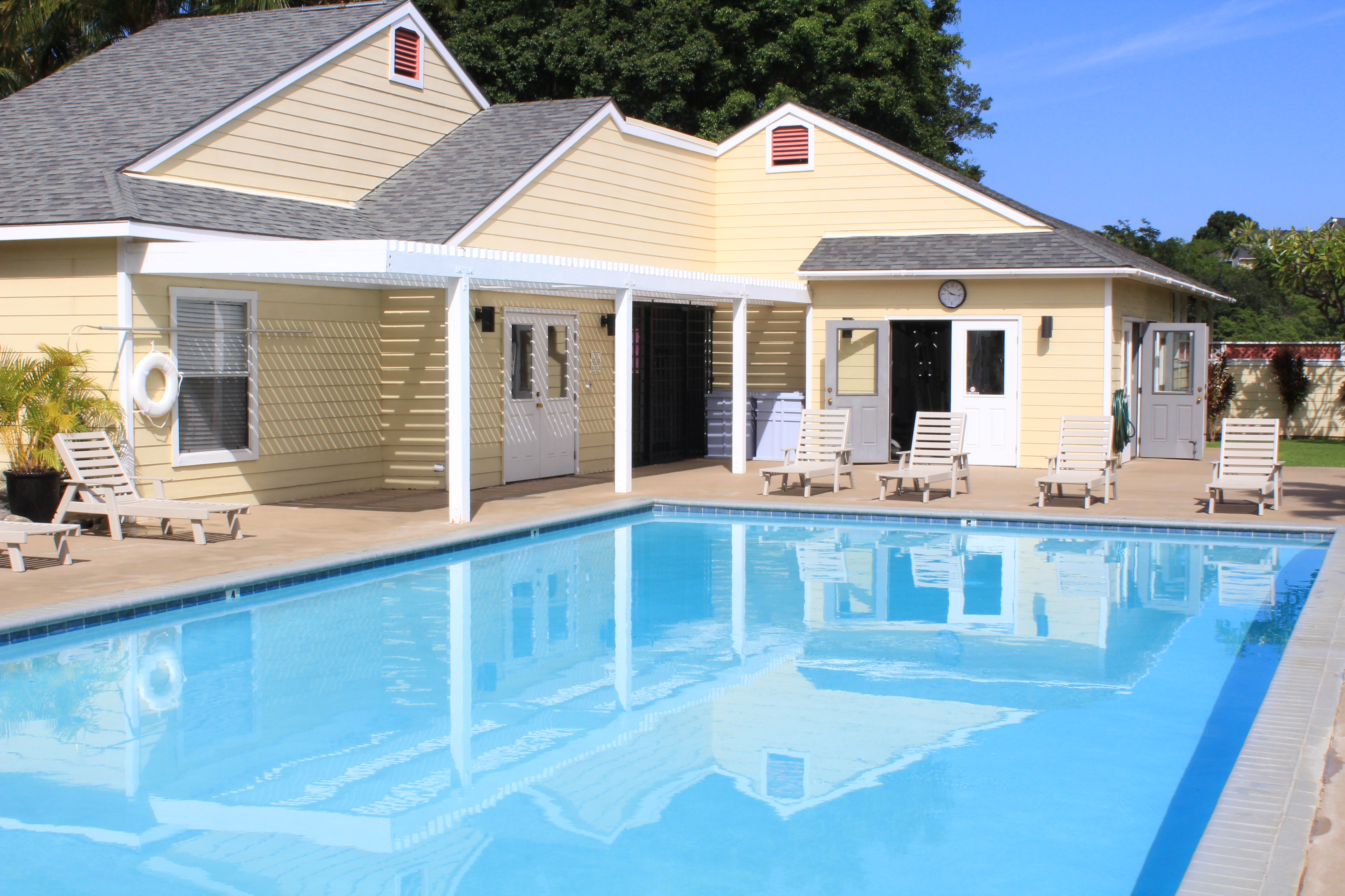 68-3831 Lua Kula Street, Unit L107 Waikoloa, HI 96738 - Photo 13 of 17 a swimming pool with outdoor seating