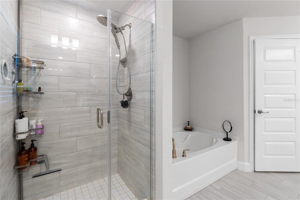 10170 Southwest 78th Court Ocala, FL 34476 - Photo 26 of 44 a bathroom with a bathtub and a shower