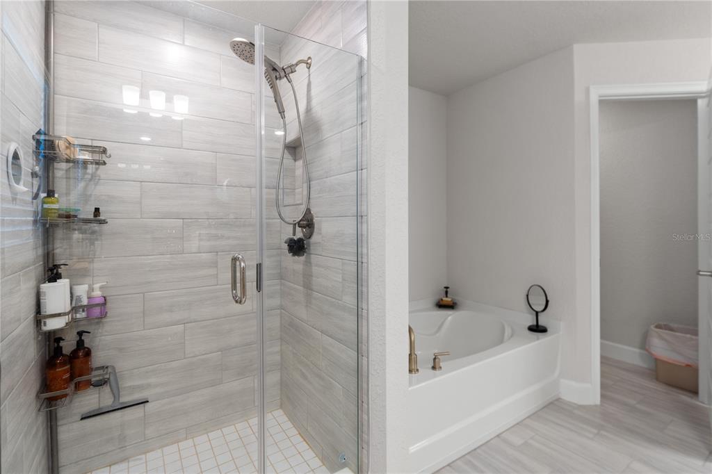 10170 Southwest 78th Court Ocala, FL 34476 - Photo 27 of 44 a bathroom with a bathtub and a shower