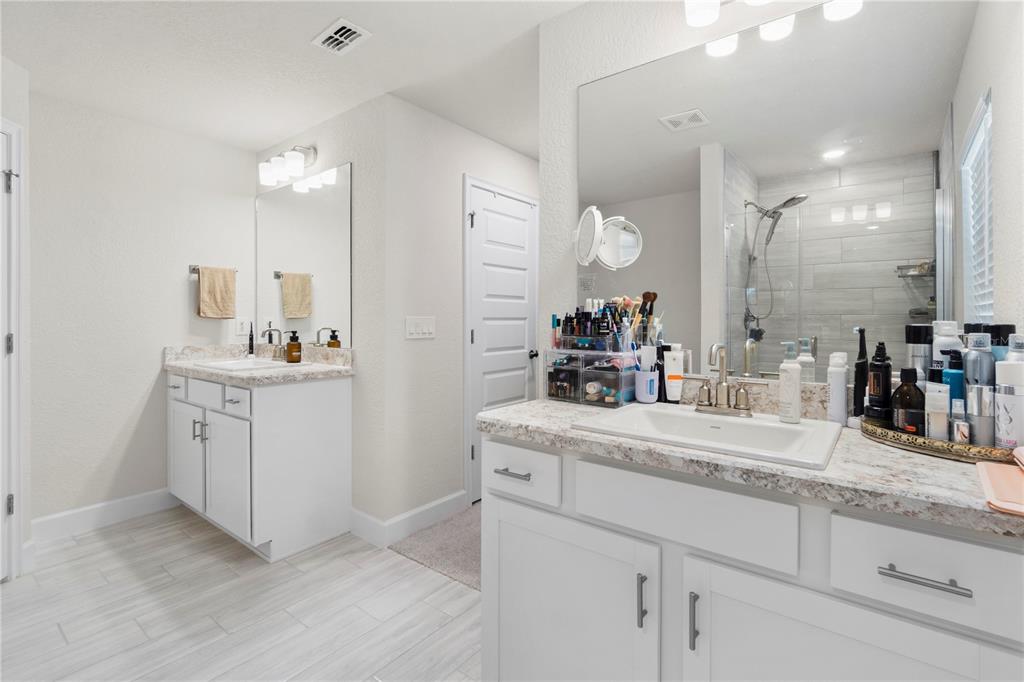 10170 Southwest 78th Court Ocala, FL 34476 - Photo 28 of 44 a bathroom with a sink and a mirror