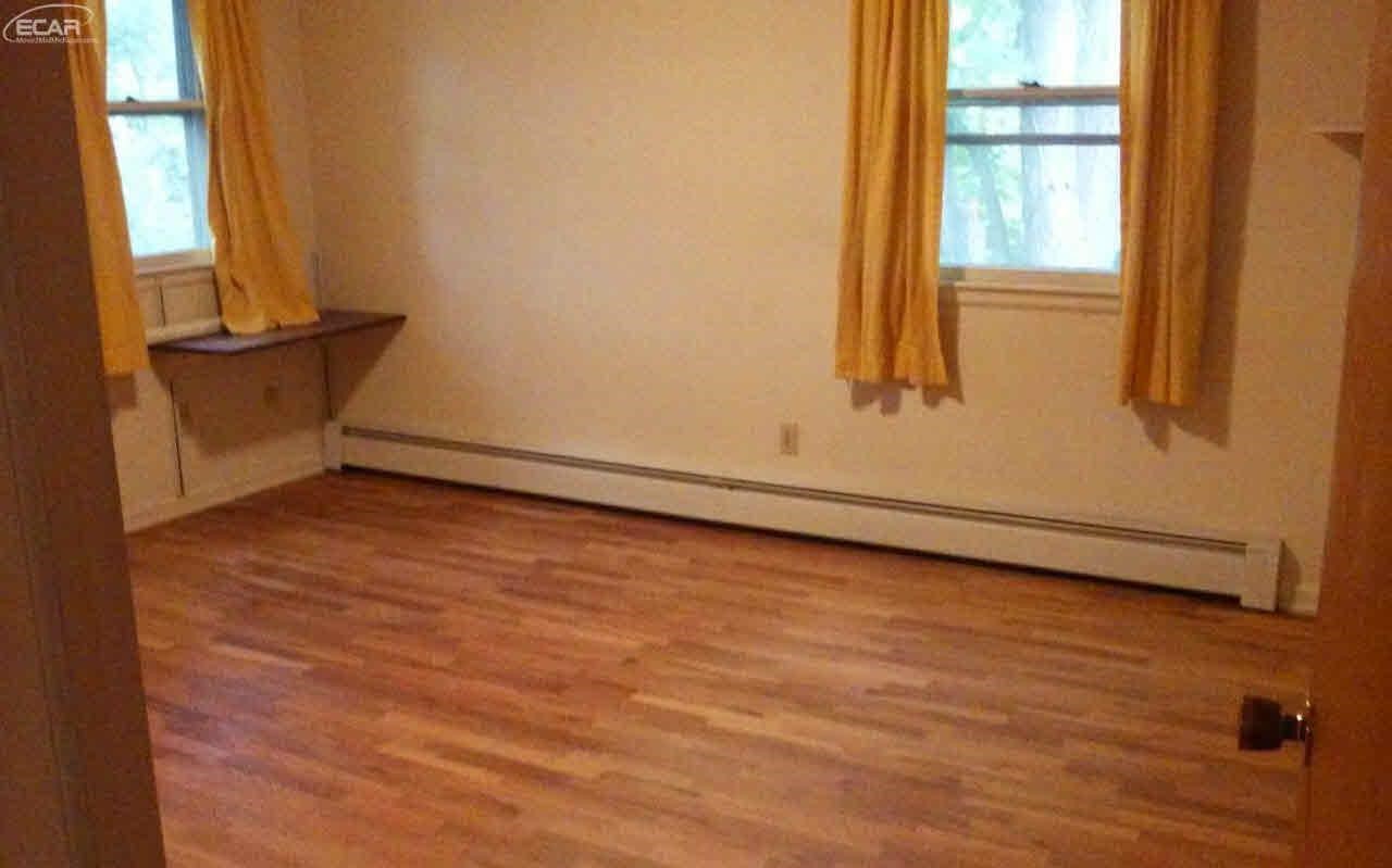 2293 North Genesee Road Burton, MI 48509 - Photo 12 of 16 21308796-11.JPG