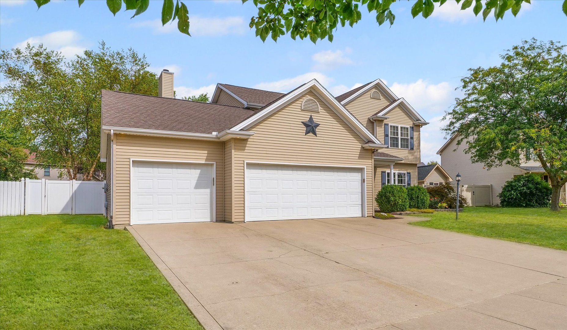 208 Sunflower Street Savoy, IL 61874 - Photo 2 of 46