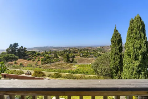 $2,565,000 | 1226 Vía Del Cerro, Vista, CA 92084