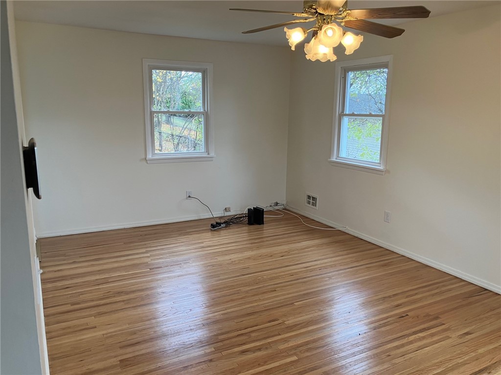 11 Deer Run Rochester, NY 14623 - Photo 20 of 29
Large living room 21X11.