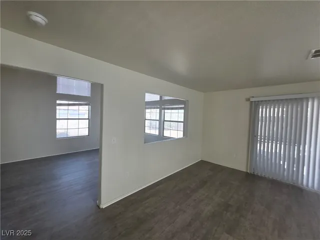 $1,600 | 5402 Night Swim Lane, Las Vegas, NV 89113