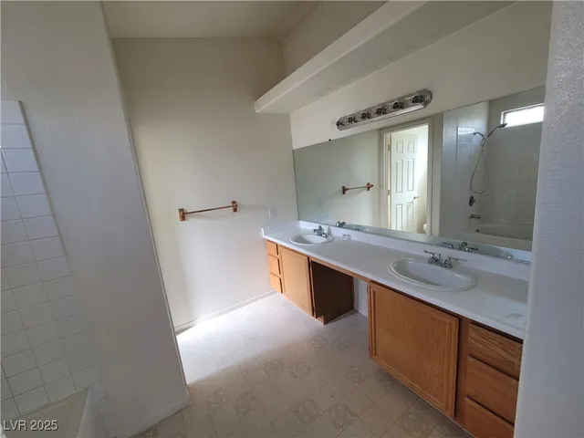 $1,600 | 5402 Night Swim Lane, Las Vegas, NV 89113