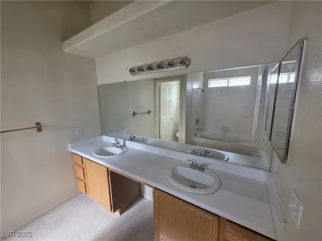 $1,600 | 5402 Night Swim Lane, Las Vegas, NV 89113