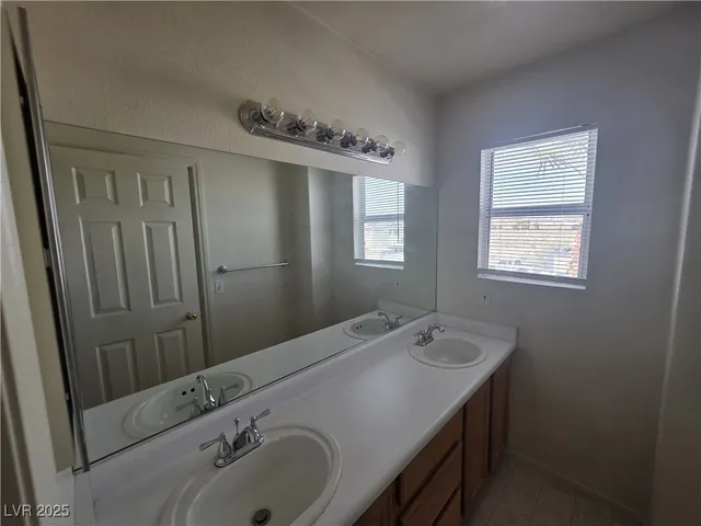 $1,600 | 5402 Night Swim Lane, Las Vegas, NV 89113