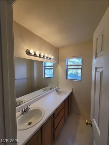 $1,600 | 5402 Night Swim Lane, Las Vegas, NV 89113