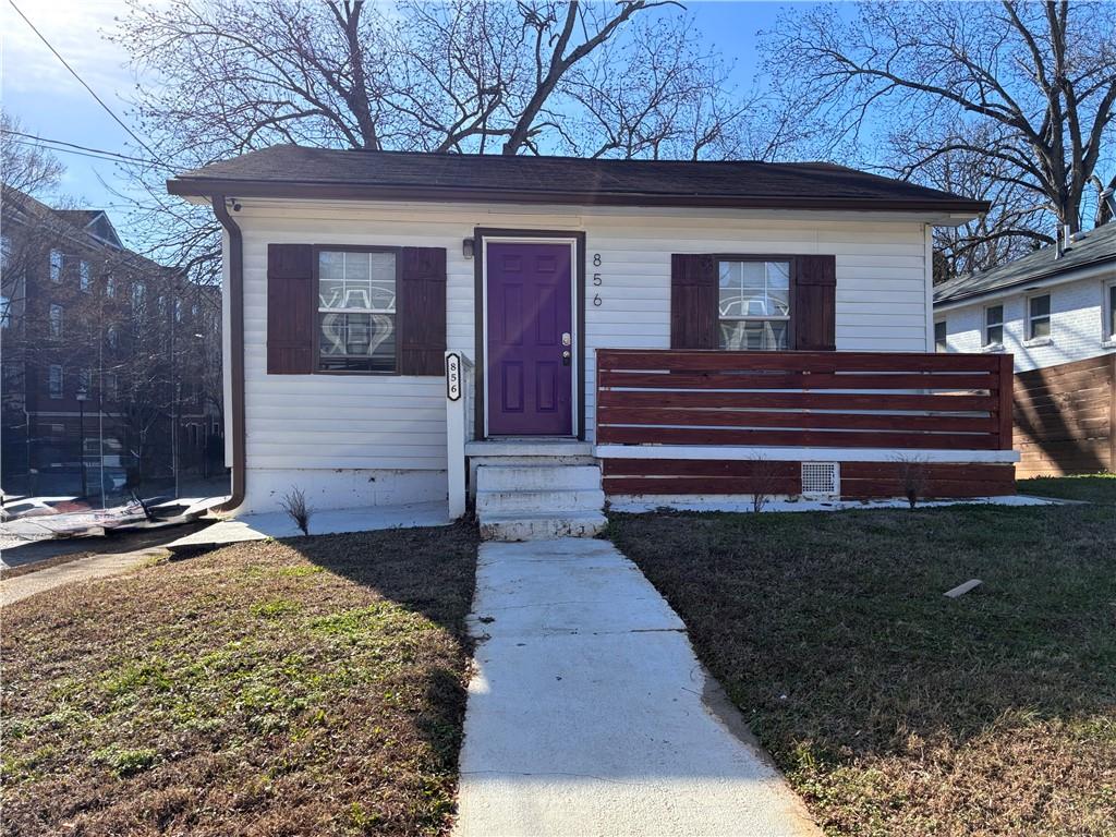 a view of a house with a yard