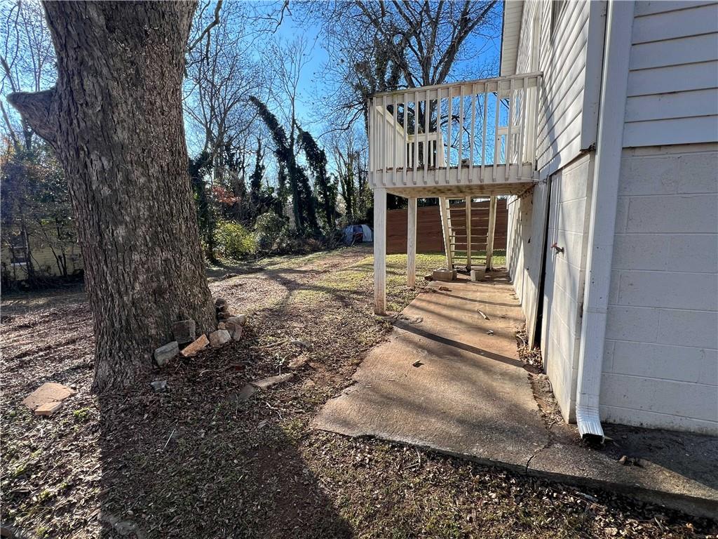 856 Beckwith Street Southwest Atlanta, GA 30314 - Photo 6 of 19 a front view of a house with garden