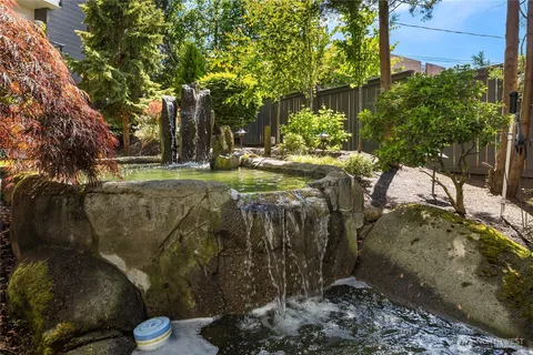 $1,165,000 | 410 2nd Avenue South, Unit 111, Kirkland, WA 98033