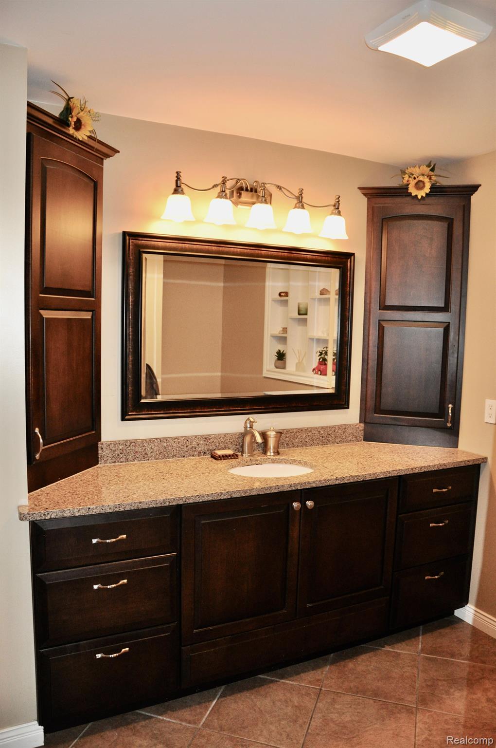 1280 Potomac Drive Rochester, MI 48306 - Photo 24 of 29 Bathroom