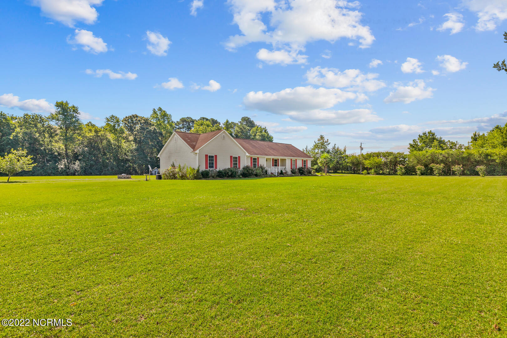 158 Bryan Road Richlands, NC 28574 - Photo 4 of 43 3