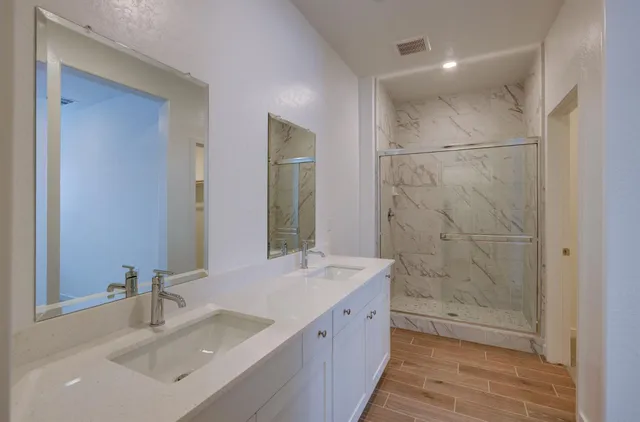 $2,600 | 905 Plum Tree Avenue, Clovis, CA 93619