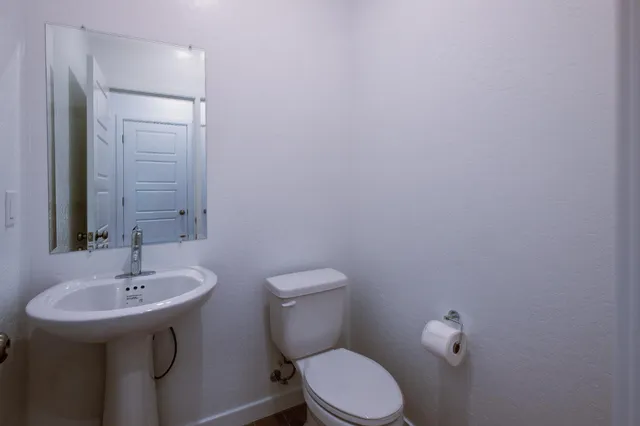 $2,600 | 905 Plum Tree Avenue, Clovis, CA 93619