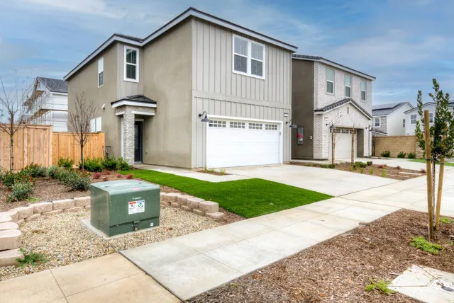 $2,600 | 905 Plum Tree Avenue, Clovis, CA 93619